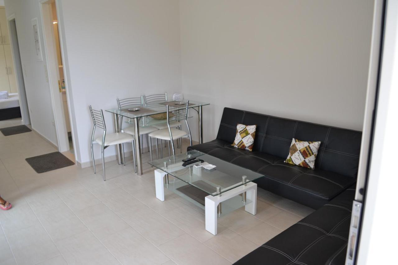 Av Apartment Áyios Nikítas Екстериор снимка